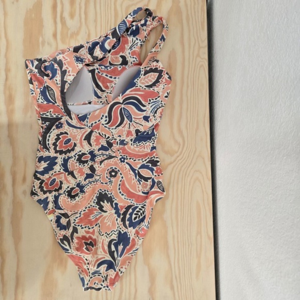 summersalt Asymmetric One-Shoulder Paisley One-Piece in Coral, Navy & Cream - Picture 4 of 5